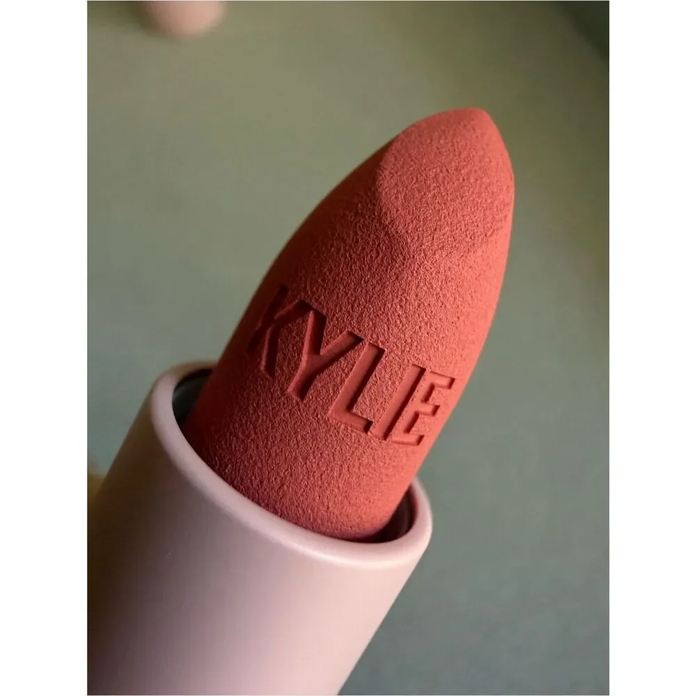 KYLIE COSMETICS MATTE LIPSTICK 209 SUMMER SOMEWHERE PINK CORAL